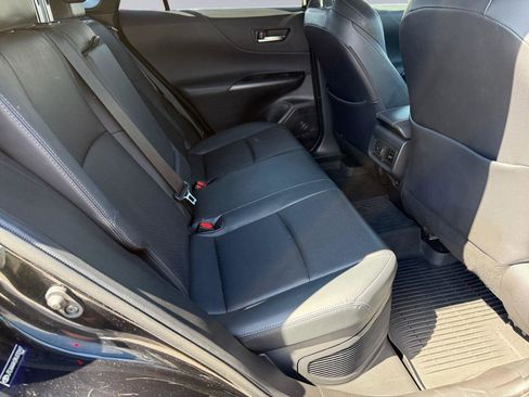 Used 2021 Toyota Venza Limited image 12