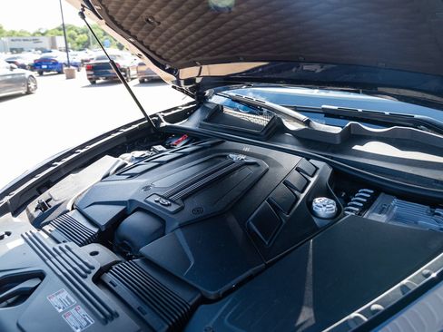 Used 2021 Bentley Bentayga AWD/4WD image 53