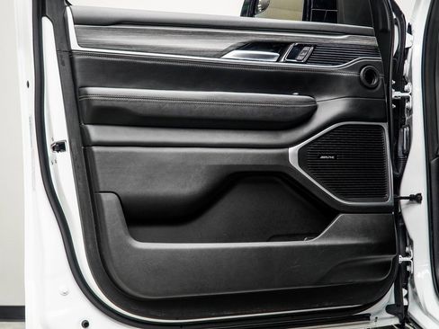 Used 2024 Jeep Wagoneer L Series II w/ Flexible Seating Group image 31