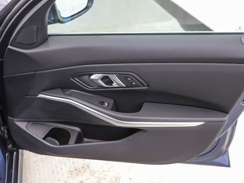 Used 2025 BMW 330i xDrive Sedan w/ Premium Package image 27