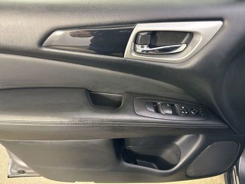 Used 2020 Nissan Pathfinder S AWD/4WD image 19