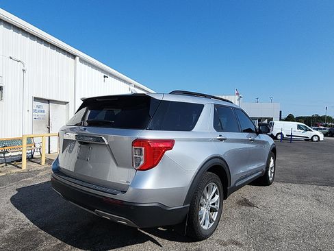 Used 2020 Ford Explorer XLT w/ Equipment Group 202A AWD/4WD image 5