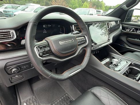 Used 2025 Jeep Grand Wagoneer Series III w/ Rear Seat Video Group 1 AWD/4WD image 19