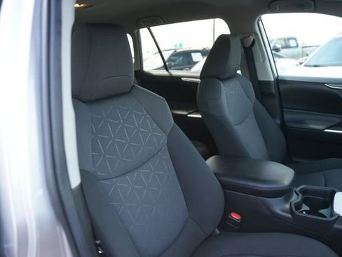 Used 2020 Toyota RAV4 XLE FWD image 19