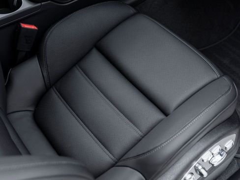 Certified 2026 Porsche Macan S AWD/4WD image 39