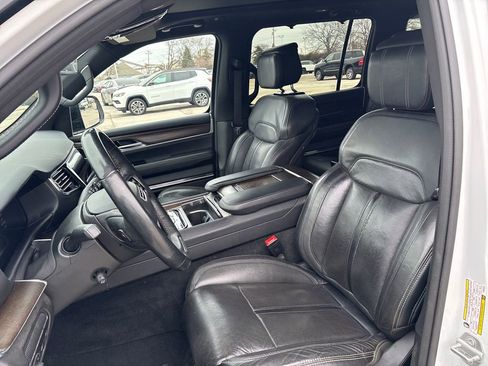 Certified 2023 Jeep Grand Wagoneer L Base image 11