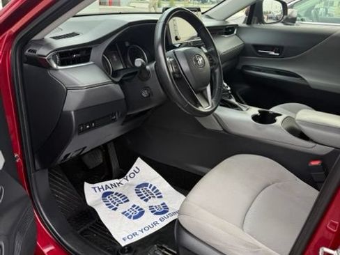 Used 2022 Toyota Venza LE AWD/4WD image 14