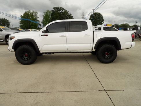Used 2017 Toyota Tacoma TRD Pro image 2