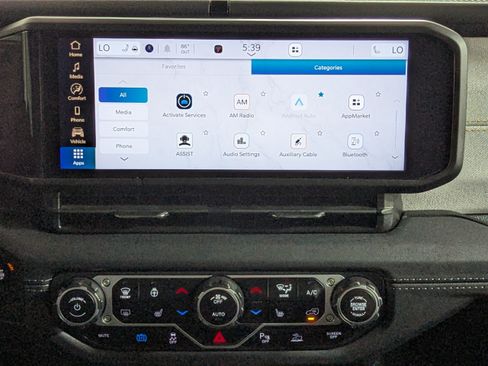 Used 2025 Jeep Wrangler Unlimited Sahara w/ Safety Group AWD/4WD image 16