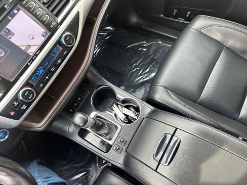 Certified 2019 Toyota Highlander XLE image 37
