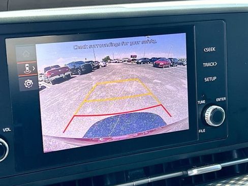Used 2024 Kia Carnival LX FWD image 10