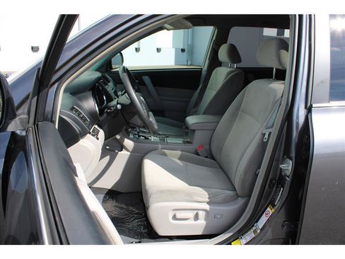 Used 2012 Toyota Highlander 4WD w/ Tech Pkg image 8