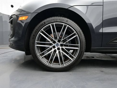 Certified 2025 Porsche Macan AWD/4WD image 6
