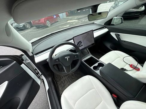 Used 2021 Tesla Model Y Long Range AWD/4WD image 7