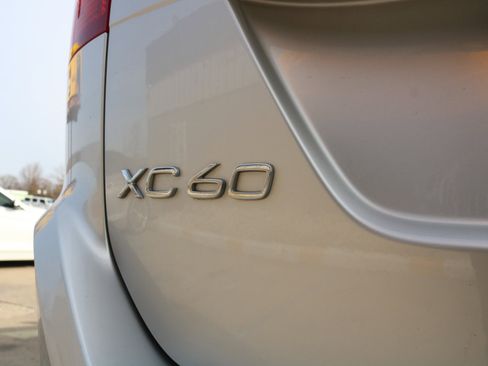 Used 2015 Volvo XC60 T5 Platinum image 12