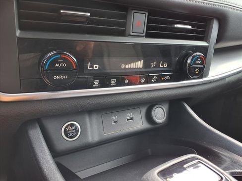 Used 2023 Nissan Rogue SV image 15