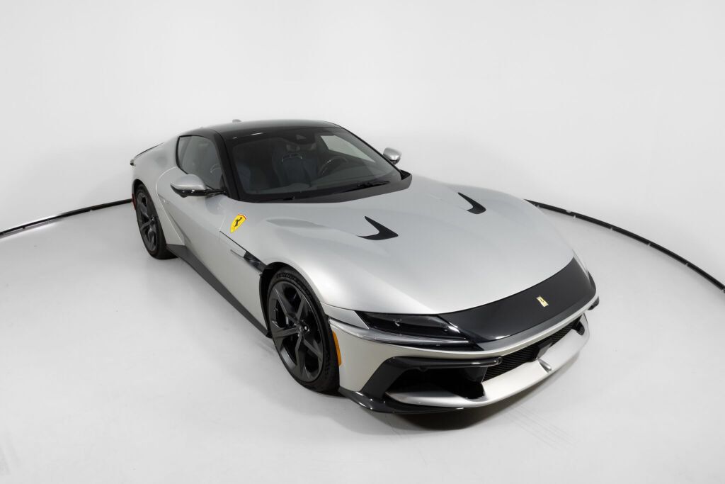 Used 2025 Ferrari 12Cilindri RWD image 22