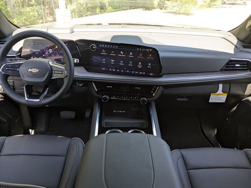 New 2025 Chevrolet Suburban Premier image 16