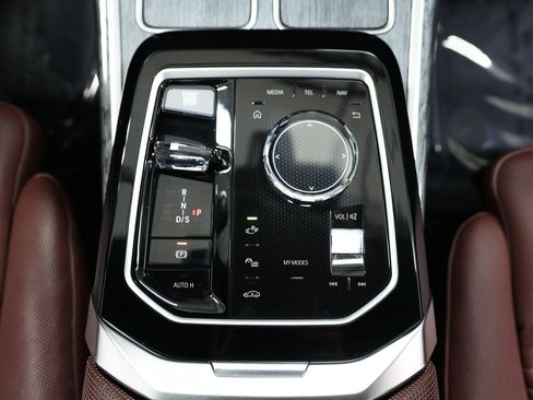 Used 2023 BMW 740i w/ Parking Assistance Package RWD image 39