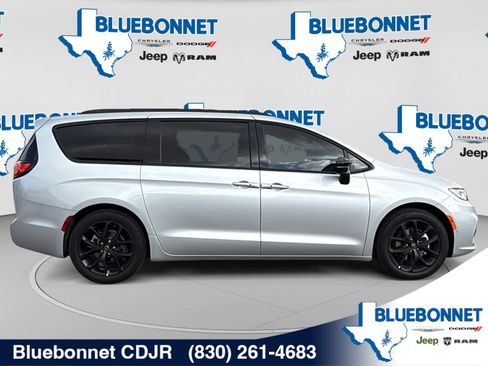 New 2026 Chrysler Pacifica Limited w/ S Appearance Package FWD image 4