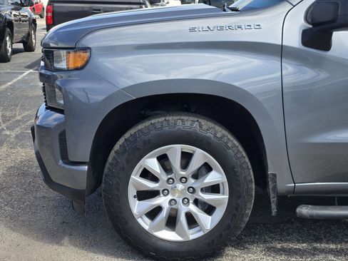 Used 2020 Chevrolet Silverado 1500 Custom w/ Custom Value Package image 9
