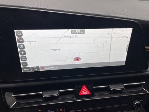 Used 2024 Kia Niro EX Touring image 31