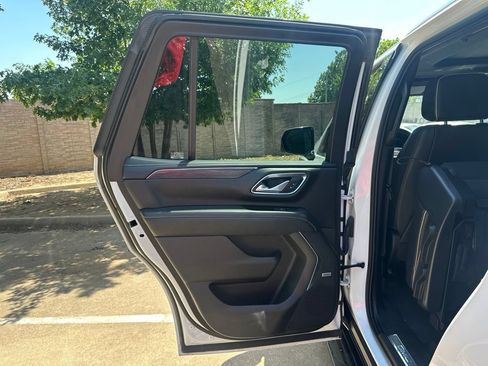 Used 2023 GMC Yukon SLT w/ SLT Luxury Package AWD/4WD image 19