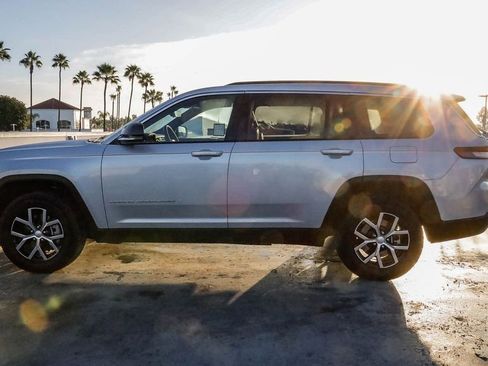 Certified 2024 Jeep Grand Cherokee L Limited w/ Luxury Tech Group II image 47