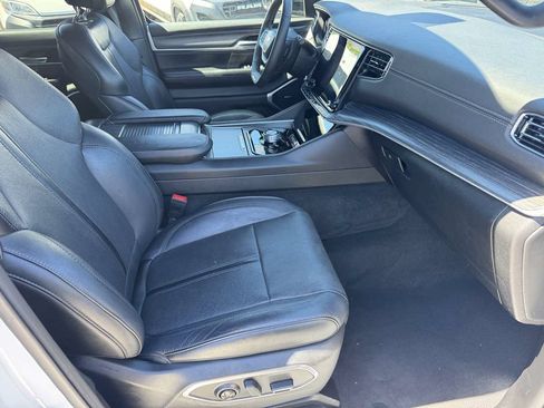 Used 2024 Jeep Wagoneer Series II w/ Flexible Seating Group RWD image 17