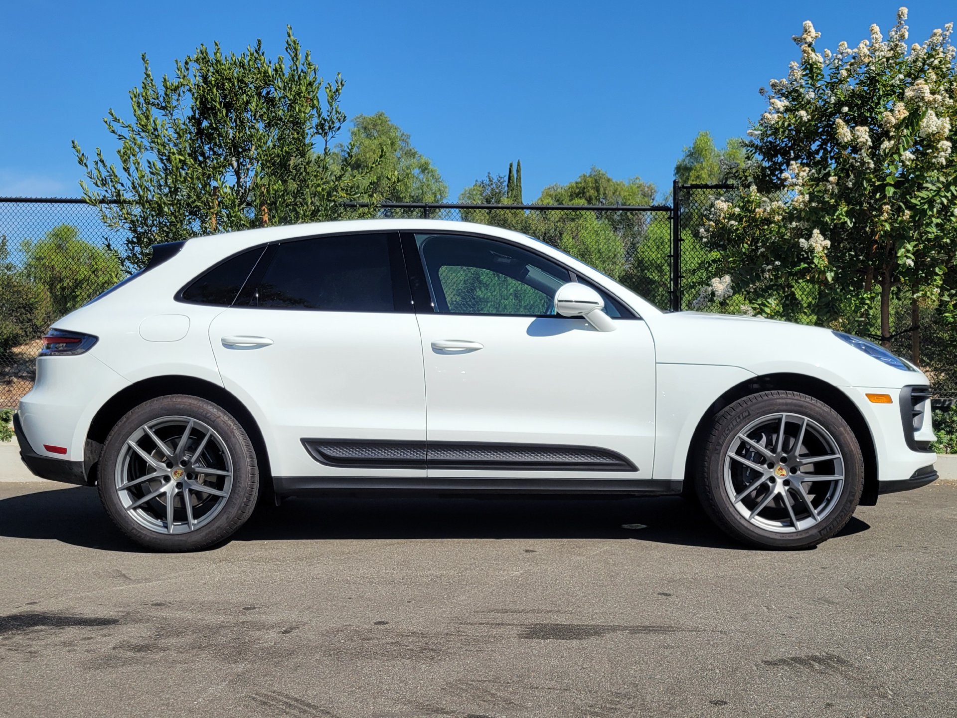 Used 2026 Porsche Macan AWD/4WD image 8