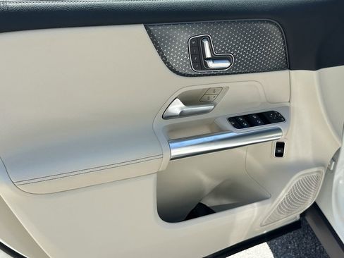 Certified 2025 Mercedes-Benz GLA 250 image 11