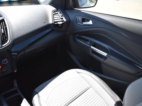 Used 2019 Ford Escape SE image 19