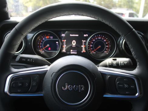 Used 2023 Jeep Wrangler Unlimited Sahara AWD/4WD image 24