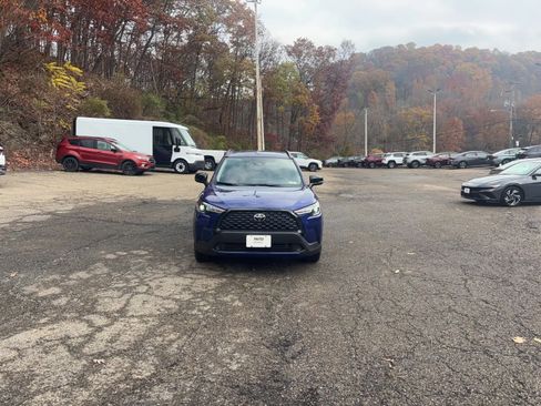 Used 2025 Toyota Corolla Cross LE image 9