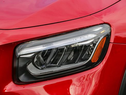 New 2025 Mercedes-Benz GLB 35 AMG 4MATIC image 8