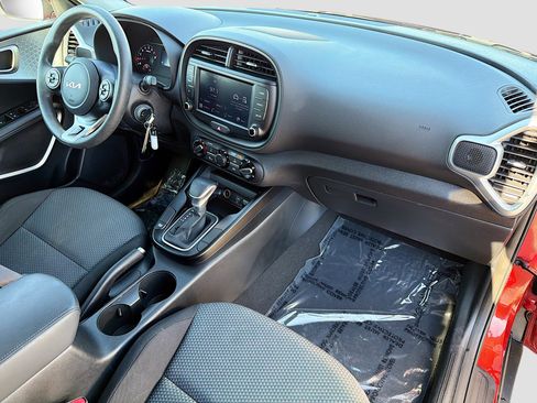 Used 2022 Kia Soul LX image 13
