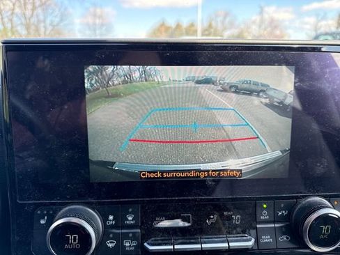 Used 2023 Toyota Highlander XLE image 30