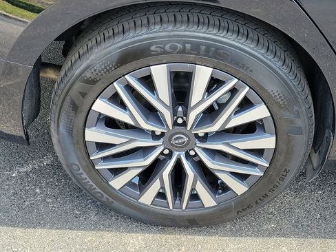 Used 2025 Nissan Altima 2.5 SV FWD image 6