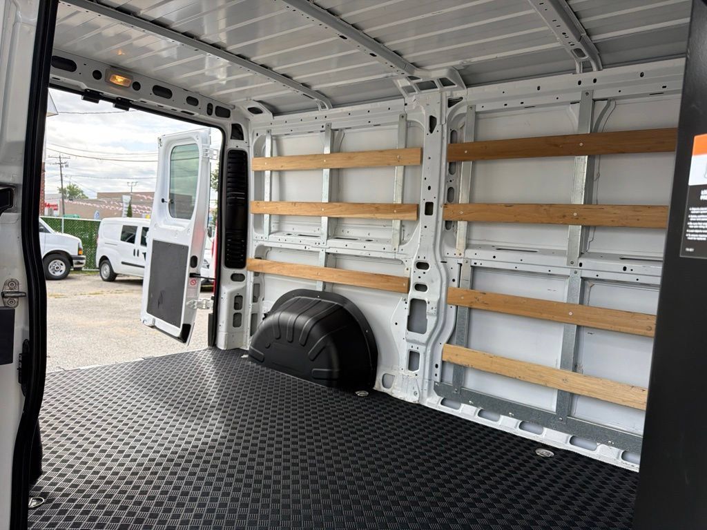Used 2025 RAM ProMaster 2500 w/ U-Haul Equipment Group FWD image 11