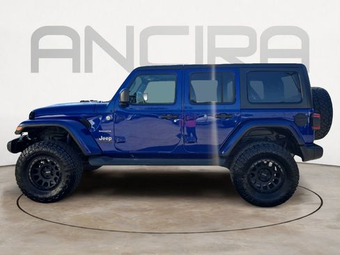 Used 2018 Jeep Wrangler Unlimited Sahara AWD/4WD image 7