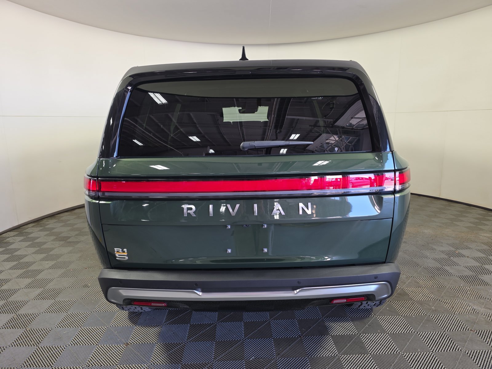 Used 2023 Rivian R1S Adventure Quad AWD/4WD image 4