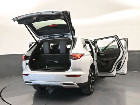 Used 2023 Mitsubishi Outlander SE image 83