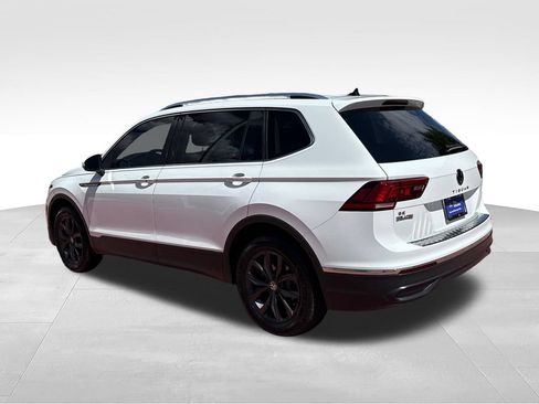 Used 2024 Volkswagen Tiguan SE w/ Panoramic Sunroof Package AWD/4WD image 7