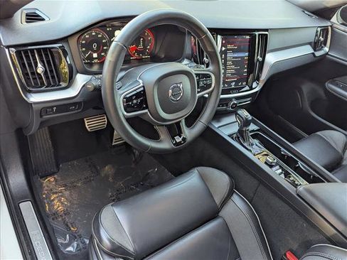 Used 2019 Volvo S60 T5 R-Design image 10