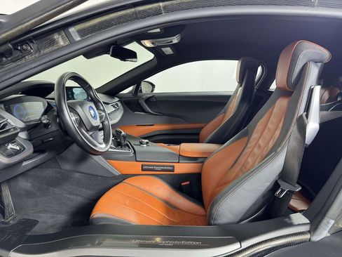 Used 2020 BMW i8 Coupe image 4