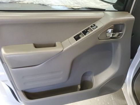 Used 2018 Nissan Frontier SV AWD/4WD image 11