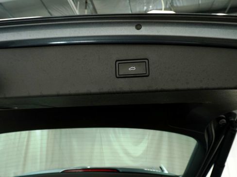 Used 2019 Volkswagen Tiguan SEL AWD/4WD image 6