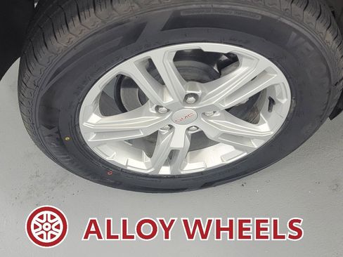 Used 2022 GMC Terrain SLE image 12