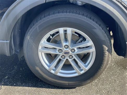 Used 2022 Ford Explorer XLT w/ Equipment Group 202A image 38