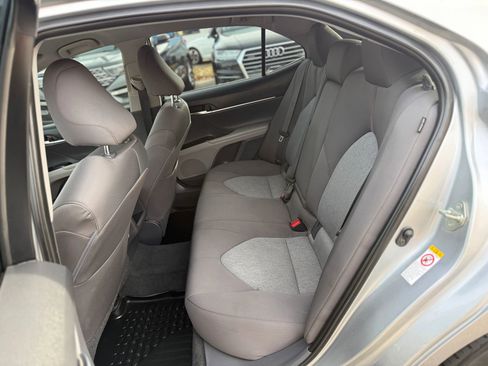 Used 2018 Toyota Camry LE image 15